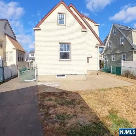 44 Tulip Street, Bergenfield, NJ 07621