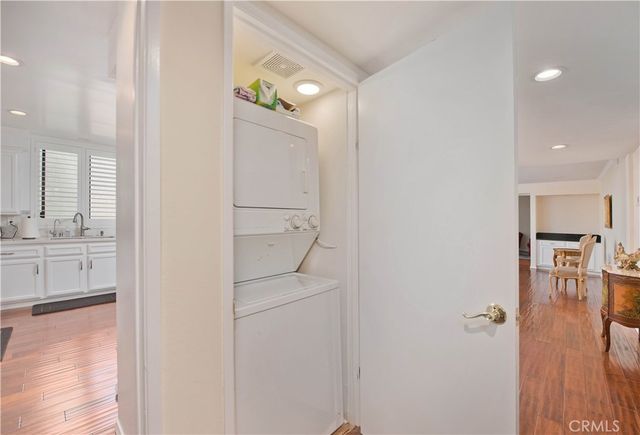 14521 Benefit 207, Sherman Oaks, CA 91403