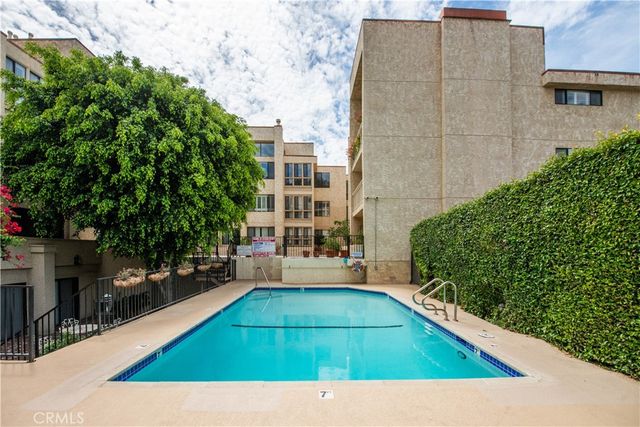 14521 Benefit 207, Sherman Oaks, CA 91403