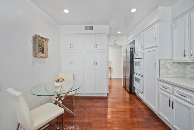 14521 Benefit 207, Sherman Oaks, CA 91403