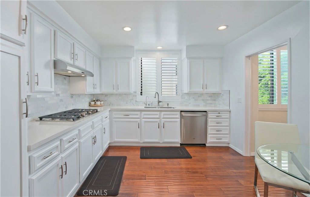 14521 Benefit 207, Sherman Oaks, CA 91403