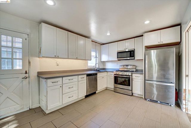 645 31St St, Richmond, CA 94804