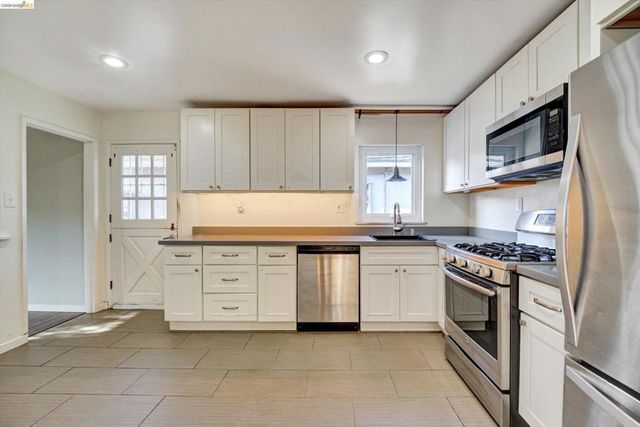 645 31St St, Richmond, CA 94804