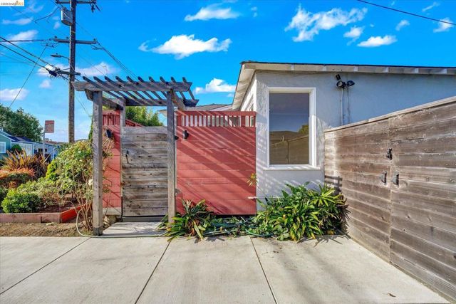 645 31St St, Richmond, CA 94804