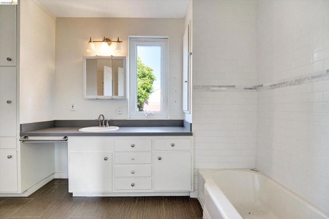 645 31St St, Richmond, CA 94804