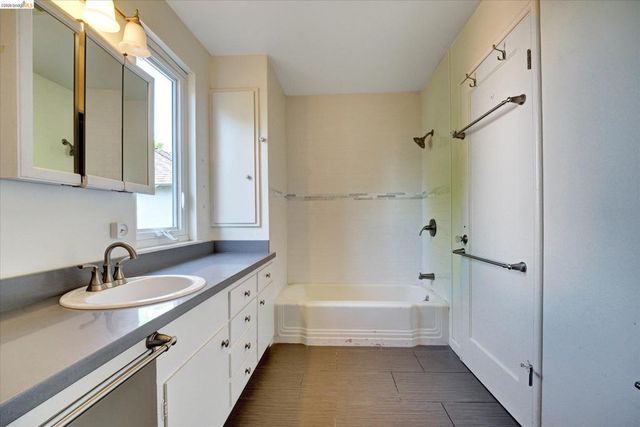 645 31St St, Richmond, CA 94804