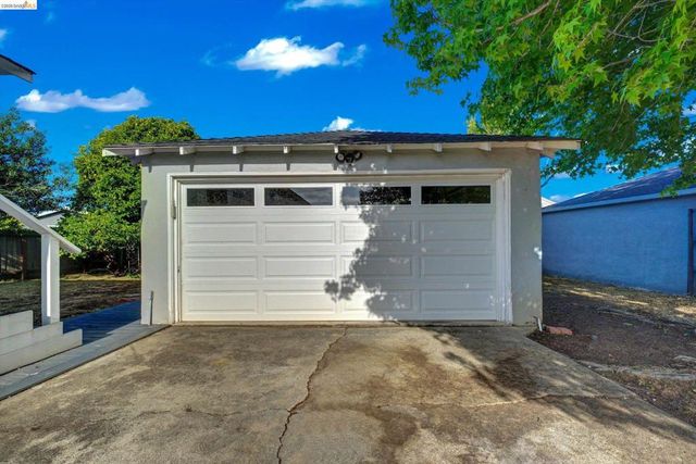 645 31St St, Richmond, CA 94804