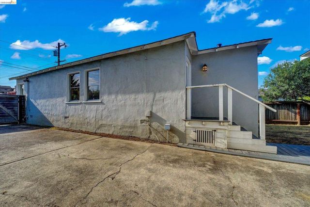 645 31St St, Richmond, CA 94804