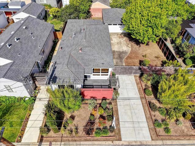 645 31St St, Richmond, CA 94804