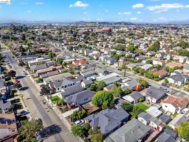 645 31St St, Richmond, CA 94804