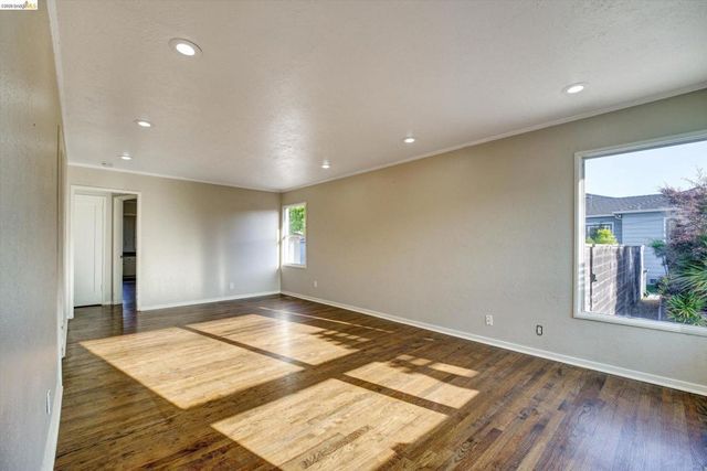 645 31St St, Richmond, CA 94804