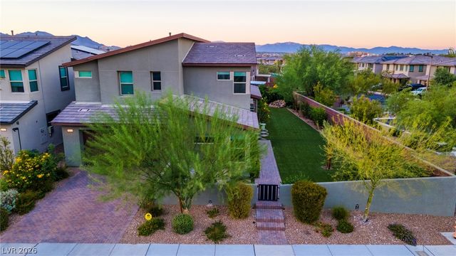 9696 Starlight Ridge Avenue, Las Vegas, NV 89148