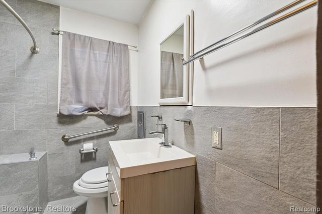 18383 Hazelwood Street, Roseville, MI 48066