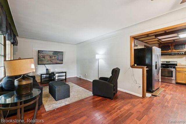 18383 Hazelwood Street, Roseville, MI 48066