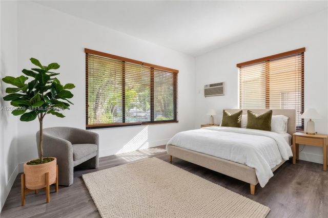 2152 SW 10th St, Miami, FL 33135