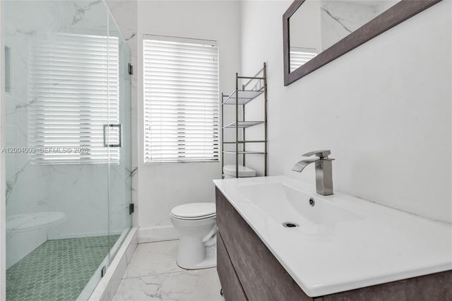 2152 SW 10th St, Miami, FL 33135