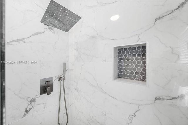 2152 SW 10th St, Miami, FL 33135