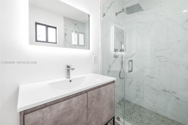 2152 SW 10th St, Miami, FL 33135