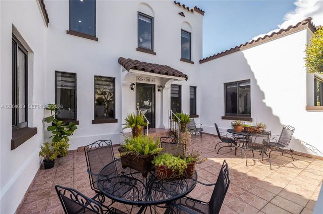 2152 SW 10th St, Miami, FL 33135