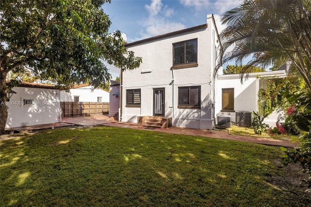 2152 SW 10th St, Miami, FL 33135