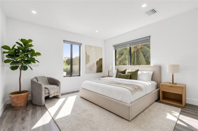 2152 SW 10th St, Miami, FL 33135