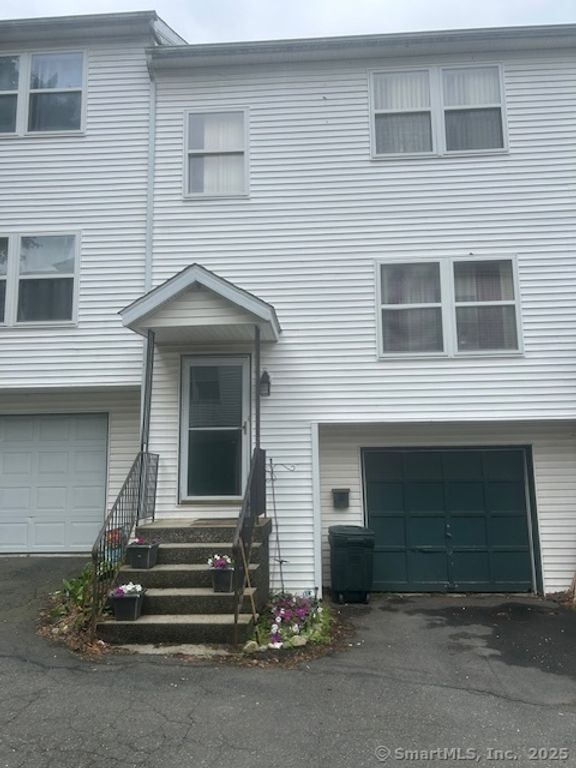 22 Virginia Avenue Apt 2B, Danbury, CT 06810