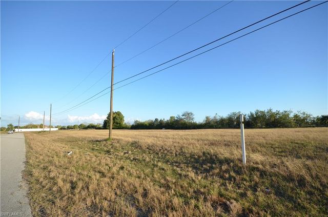 702 NE 12th ST, Cape Coral, FL 33909