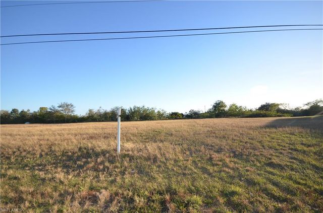 702 NE 12th ST, Cape Coral, FL 33909