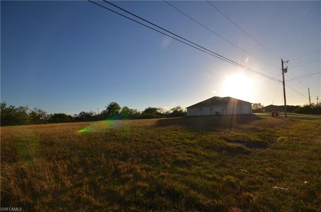 702 NE 12th ST, Cape Coral, FL 33909