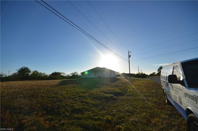 702 NE 12th ST, Cape Coral, FL 33909