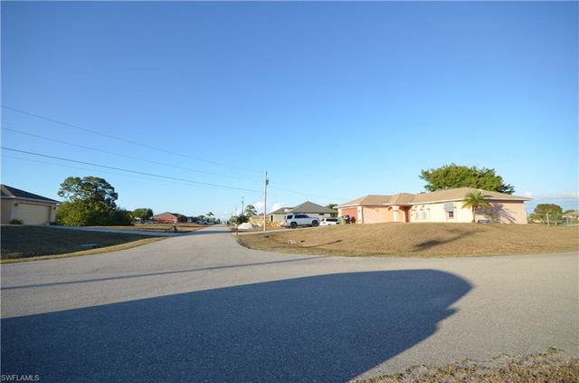 702 NE 12th ST, Cape Coral, FL 33909