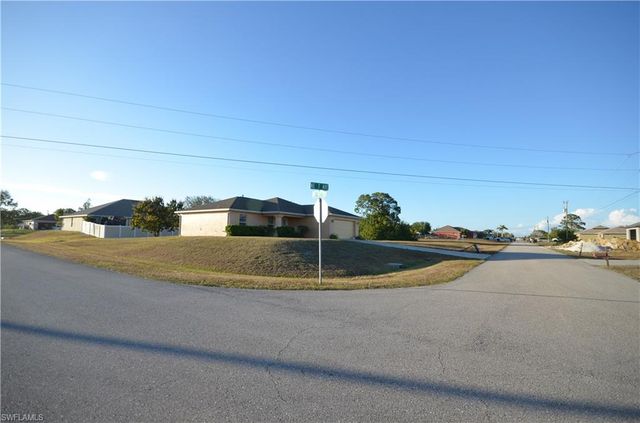 702 NE 12th ST, Cape Coral, FL 33909