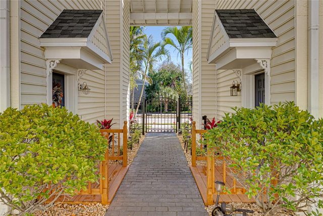 307 S BUNGALOW PARK AVENUE B, Tampa, FL 33609