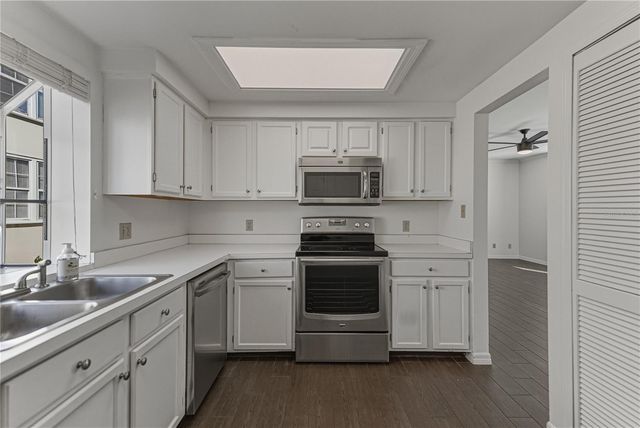 307 S BUNGALOW PARK AVENUE B, Tampa, FL 33609