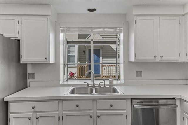 307 S BUNGALOW PARK AVENUE B, Tampa, FL 33609