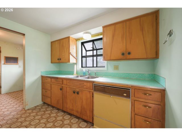 2028 MONTEREY Ln, Eugene, OR 97401