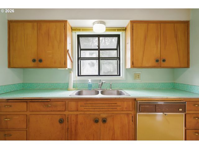 2028 MONTEREY Ln, Eugene, OR 97401