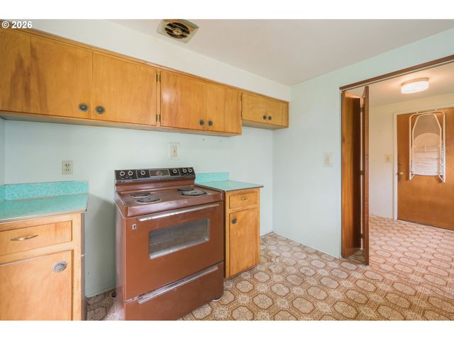 2028 MONTEREY Ln, Eugene, OR 97401