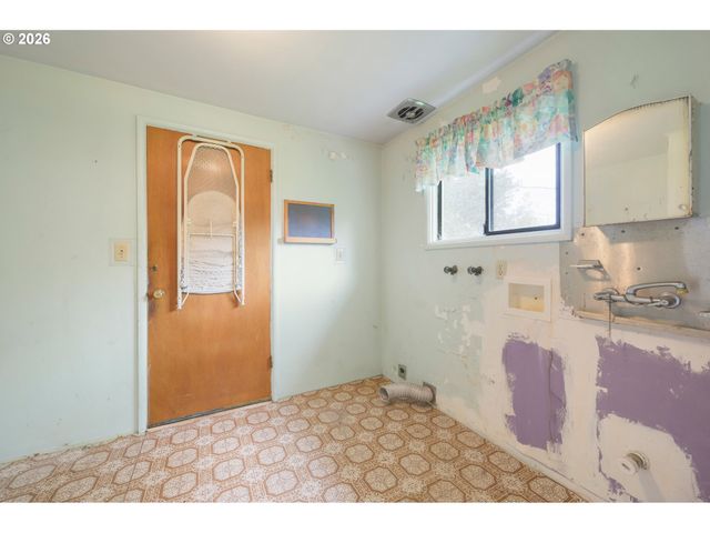 2028 MONTEREY Ln, Eugene, OR 97401