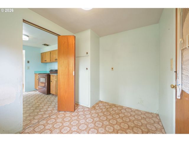 2028 MONTEREY Ln, Eugene, OR 97401