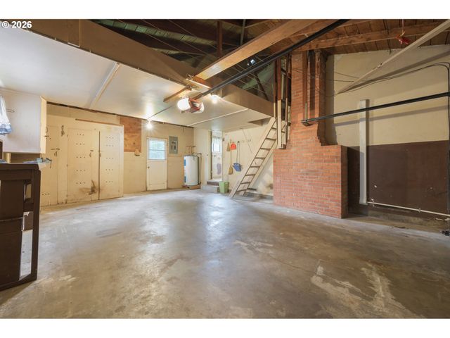 2028 MONTEREY Ln, Eugene, OR 97401