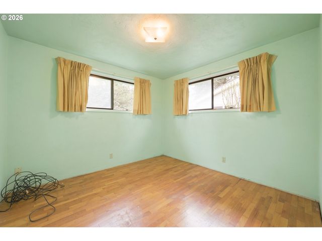 2028 MONTEREY Ln, Eugene, OR 97401