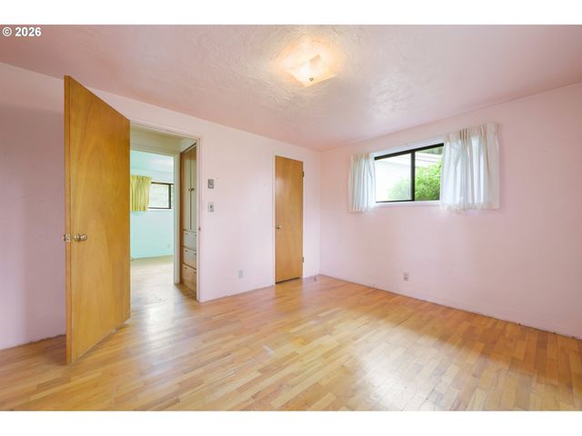 2028 MONTEREY Ln, Eugene, OR 97401