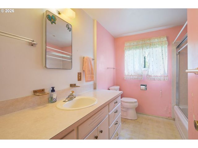 2028 MONTEREY Ln, Eugene, OR 97401