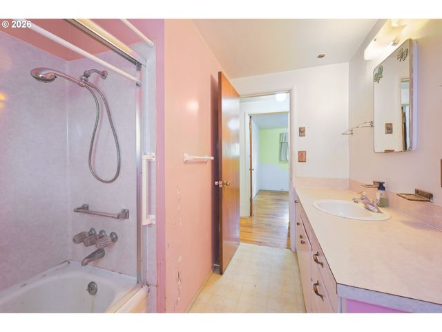 2028 MONTEREY Ln, Eugene, OR 97401