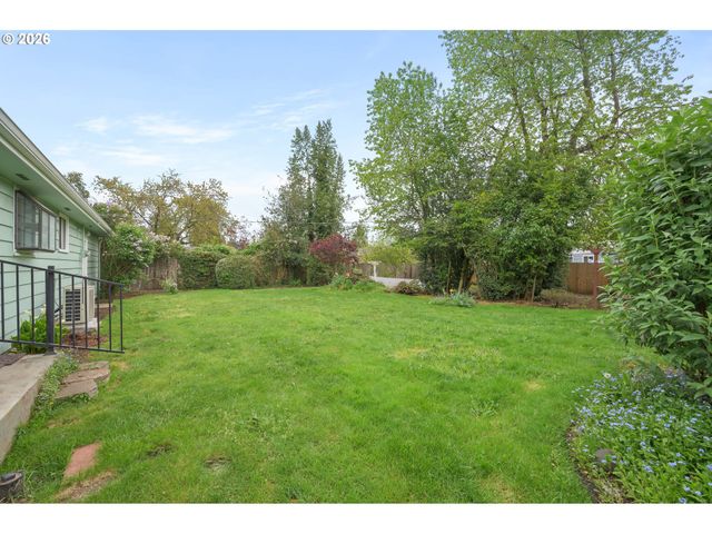 2028 MONTEREY Ln, Eugene, OR 97401