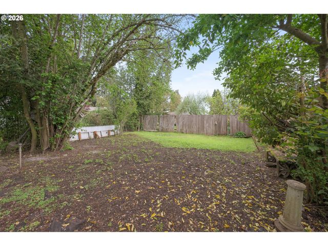 2028 MONTEREY Ln, Eugene, OR 97401