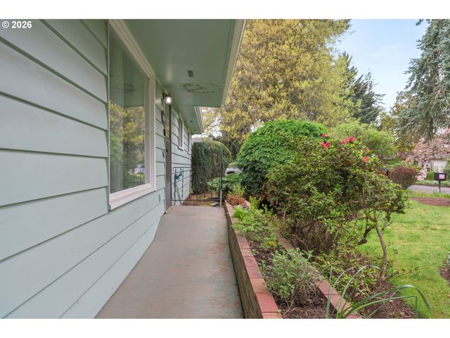 2028 MONTEREY Ln, Eugene, OR 97401