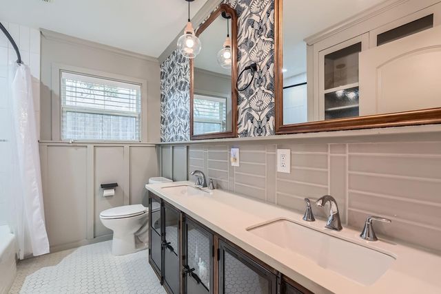 1713 Mariposa DR, Austin, TX 78741