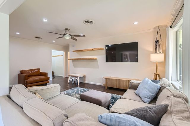 1713 Mariposa DR, Austin, TX 78741